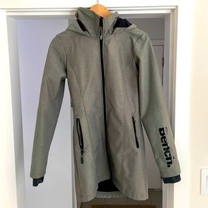 Fitted, Water repellent soft shell jacket